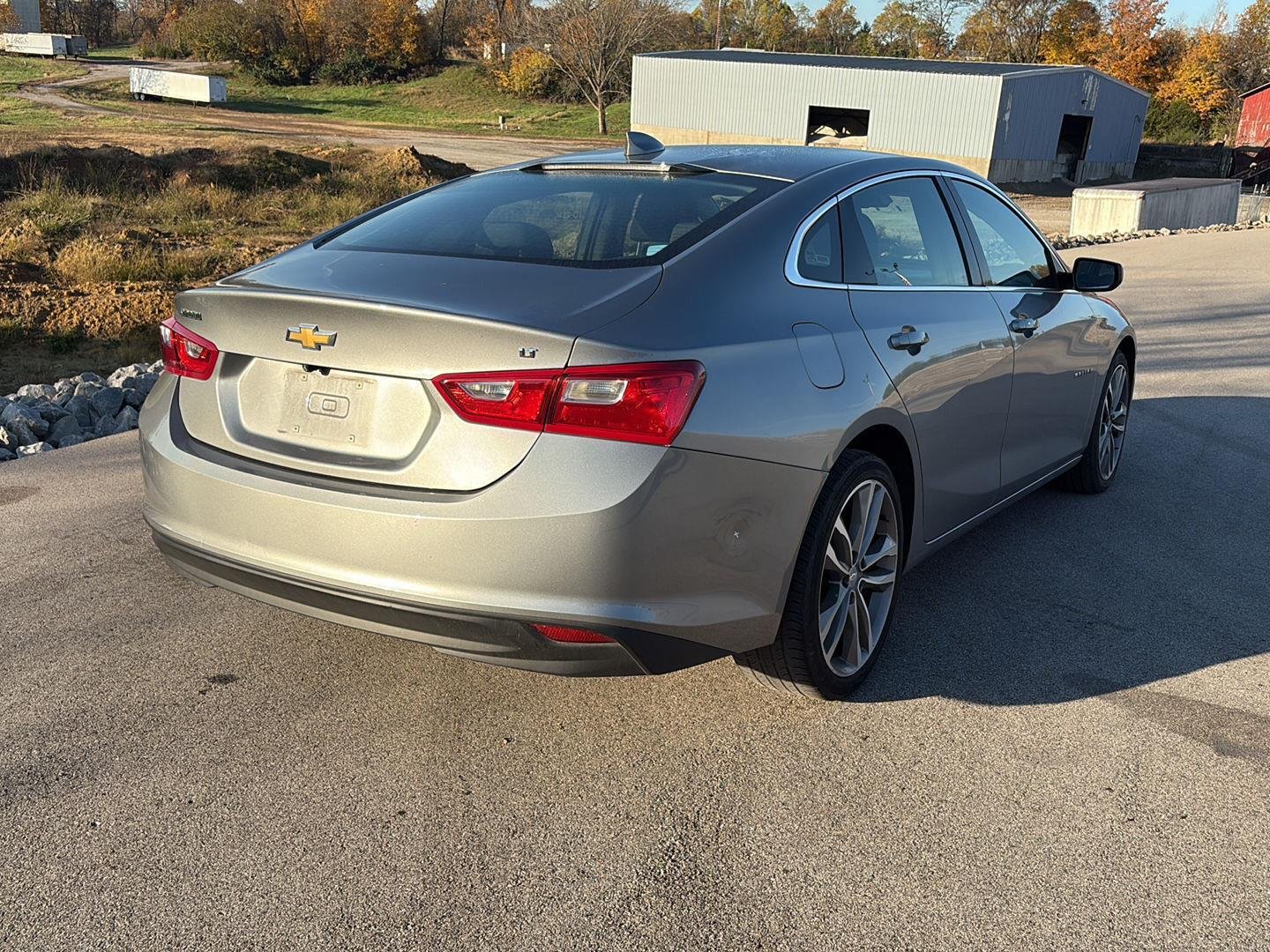 2023 Chevrolet Malibu 1LT photo 2