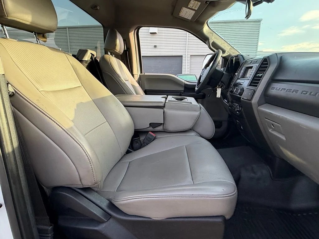 Used 2020 White Ford XL image 17