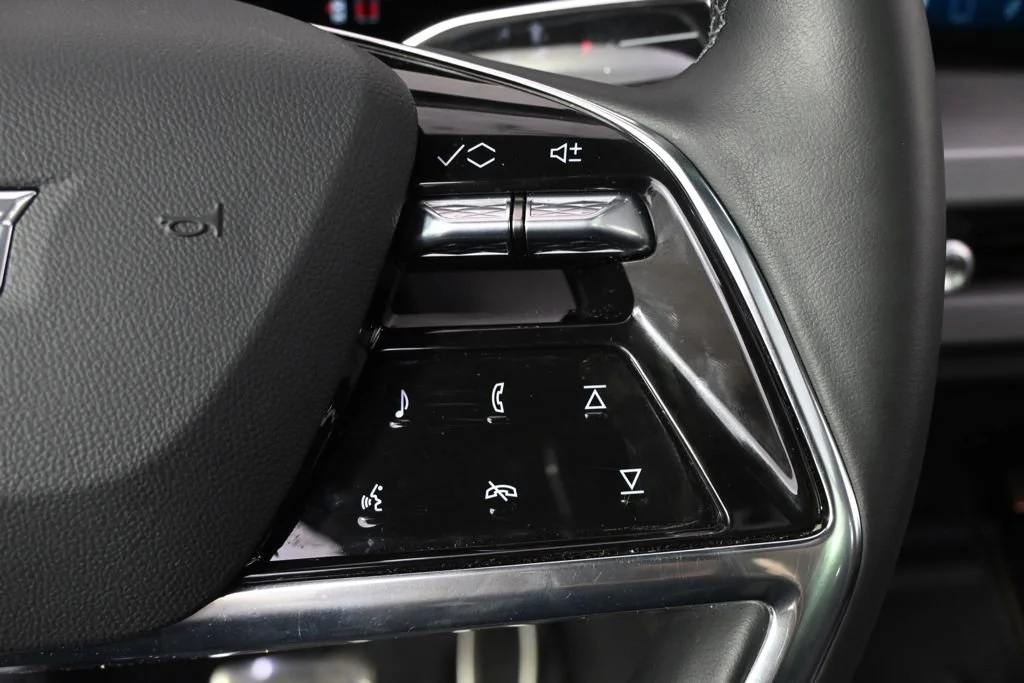 2026 Cadillac VISTIQ Sport - Photo 35