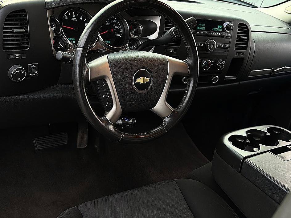 Used 2010 Sheer Silver Metallic Chevrolet LT image 9