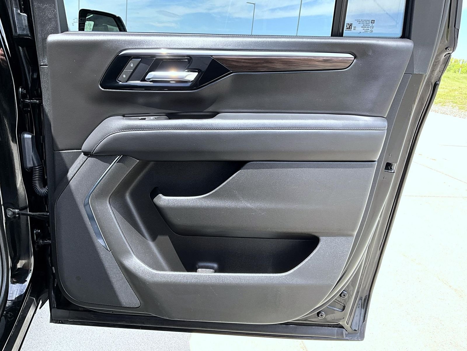 Used 2025 Black Chevrolet Z71 image 17