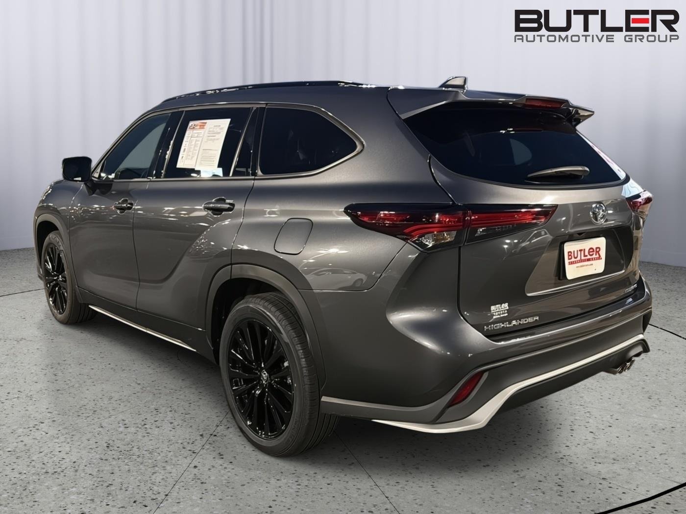 Used 2025 Magnetic Gray Metallic Toyota XSE image 4