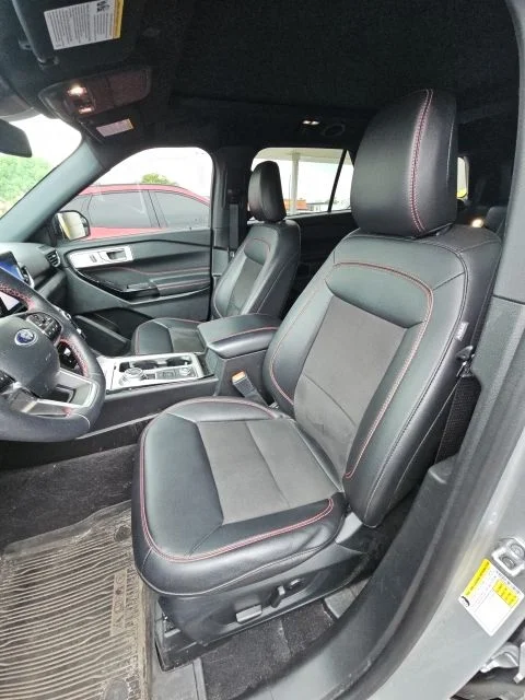 2023 Ford Explorer ST-LINE 4WD's photo