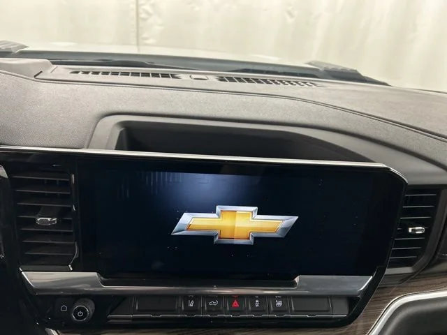Used 2025 White Chevrolet LT image 14