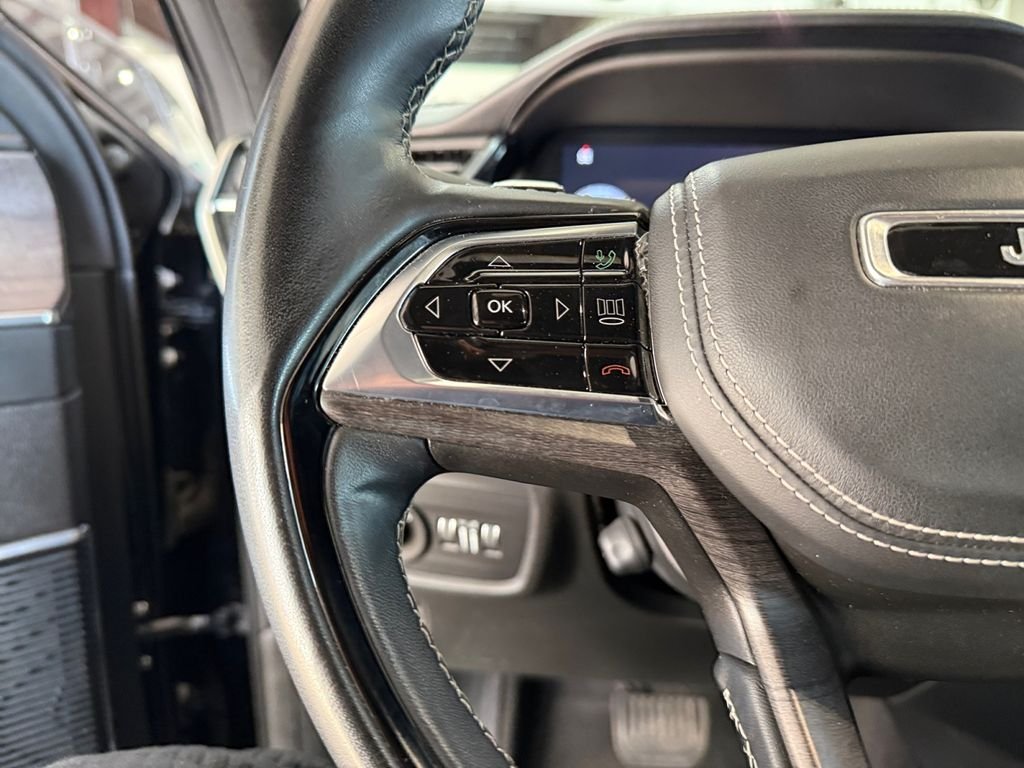 Used 2022 Black Jeep Overland image 24