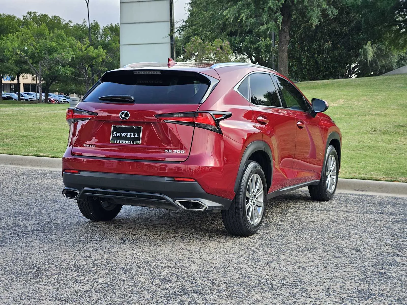 Certified Used 2020 MATADOR RED MICA Lexus  image 4