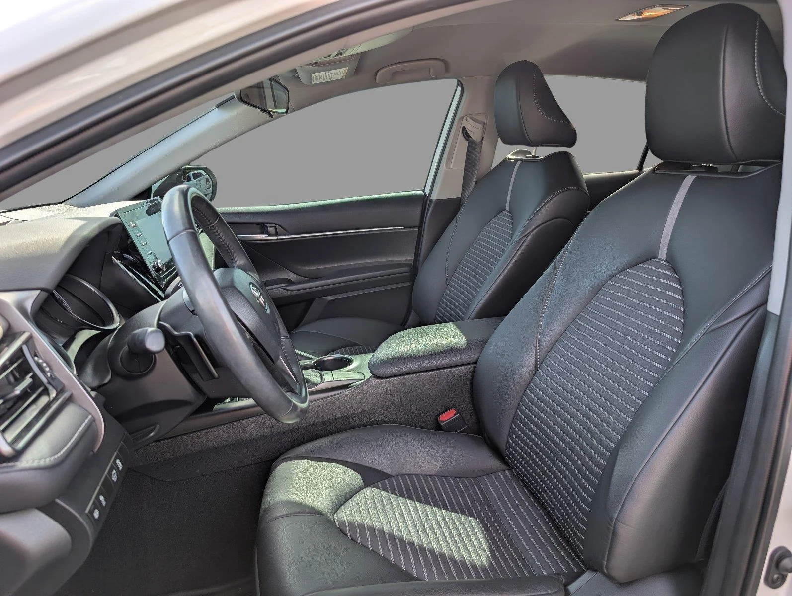 Used 2023 Ice Cap Toyota SE image 15