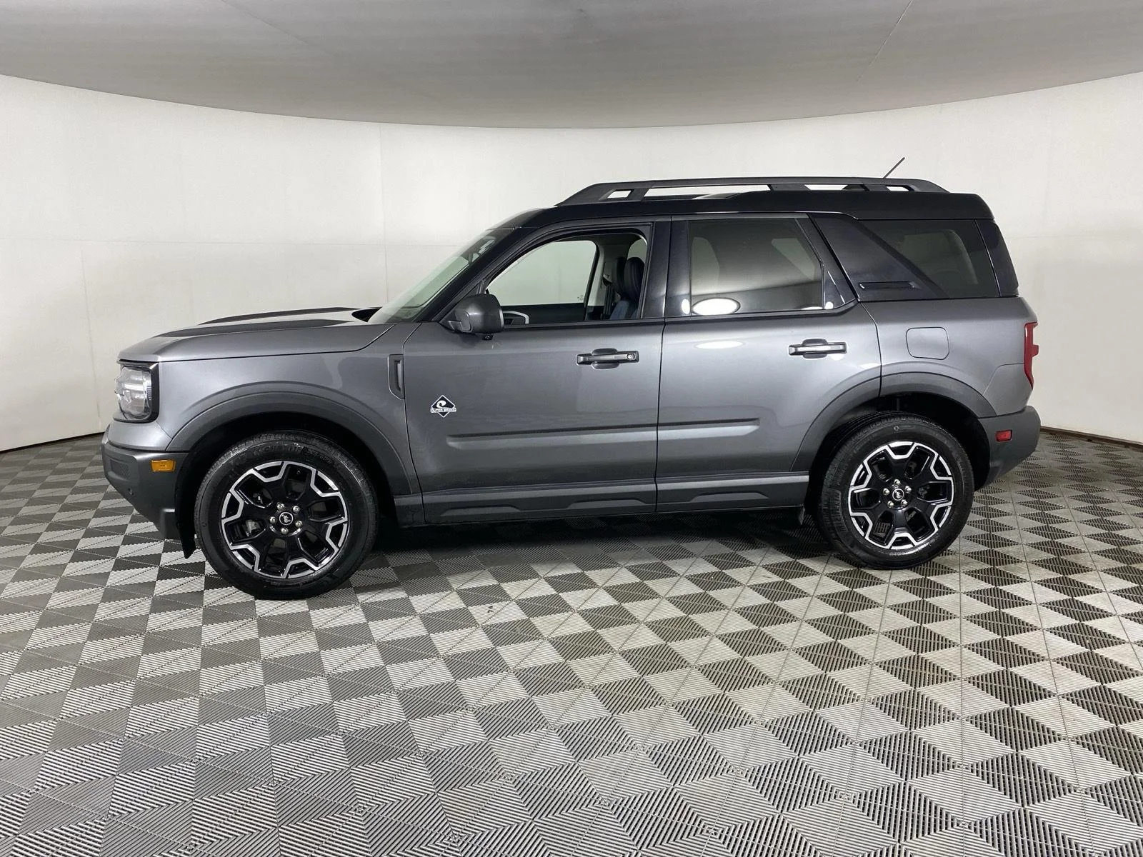 Used 2025 Carbonized Gray Ford Outer Banks image 7