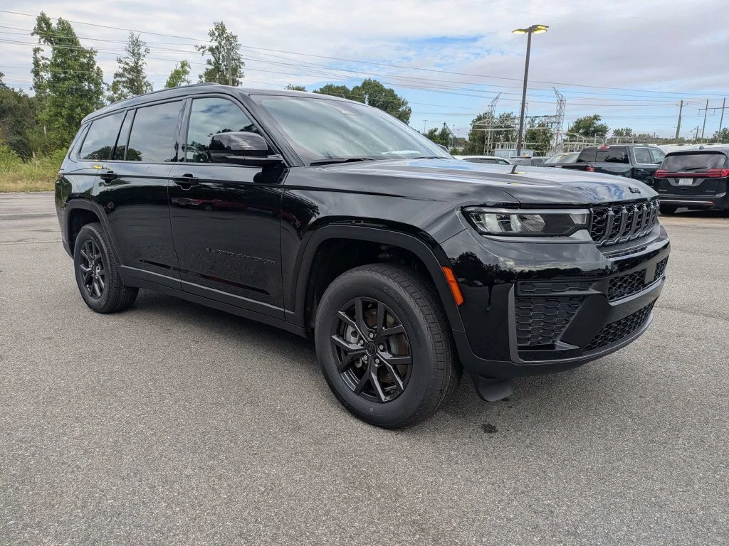 New 2027 High-Gloss Black Paint Jeep  image 2