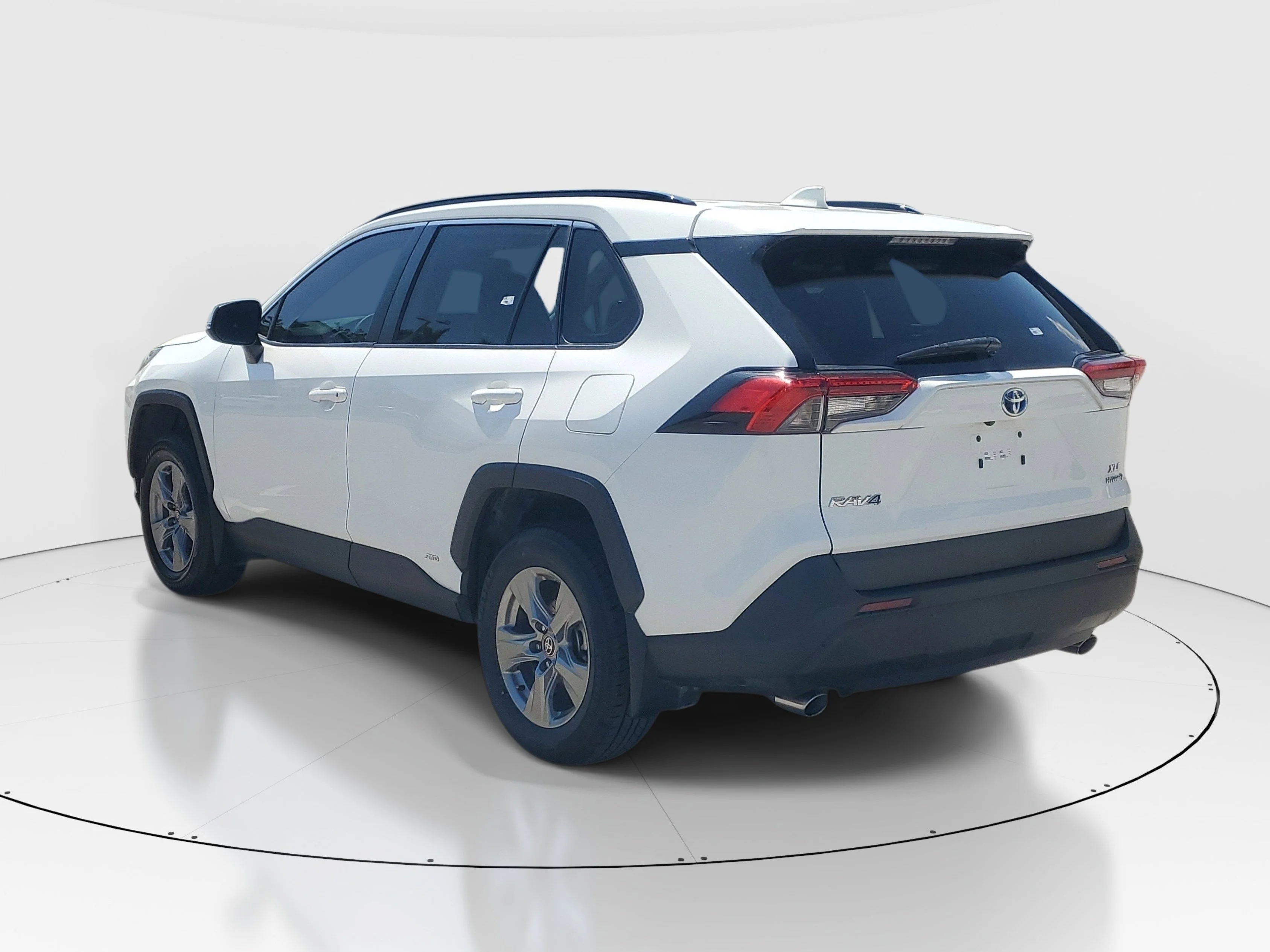 Used 2024 Ice Toyota Hybrid XLE image 5