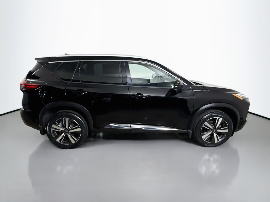 Used 2021 Super Black Nissan Platinum image 8