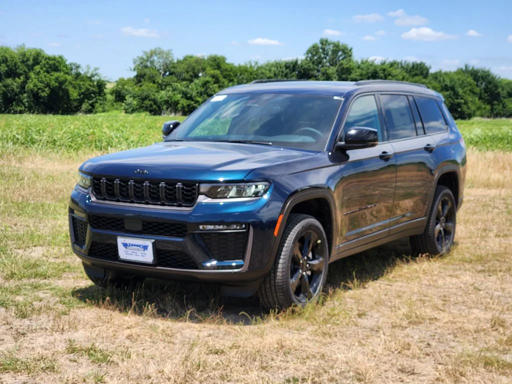 New 2026 Fathom Blue Pearl-Coat Exterior Paint Jeep Limited image 2