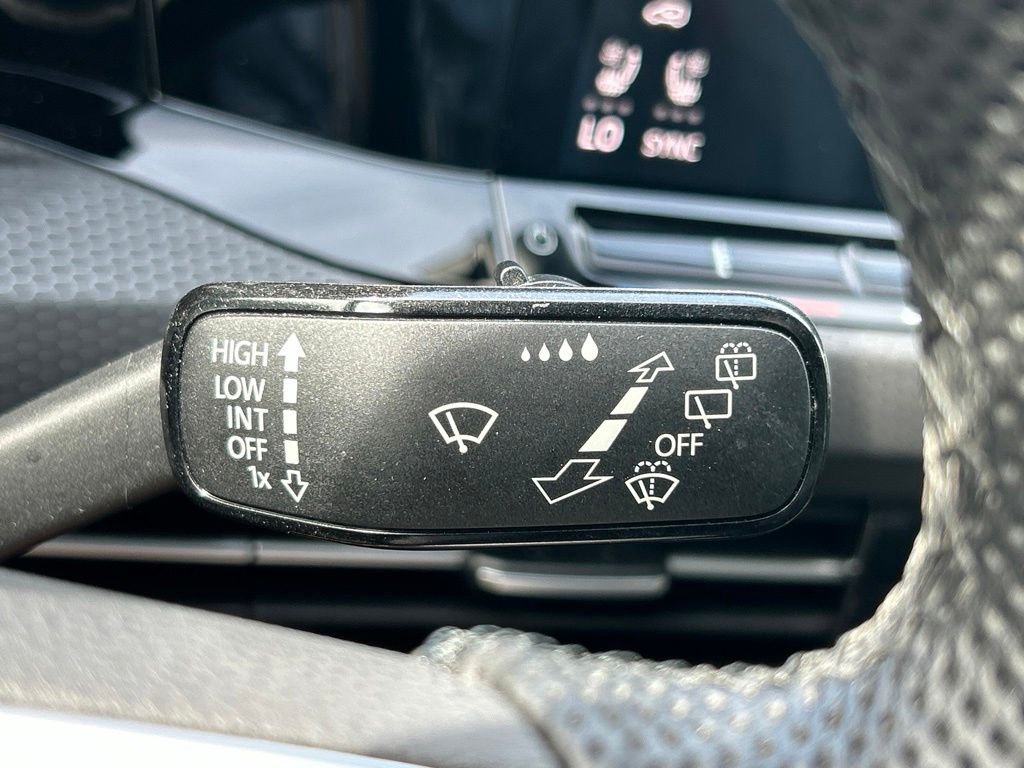 Used 2022  Volkswagen Autobahn image 30