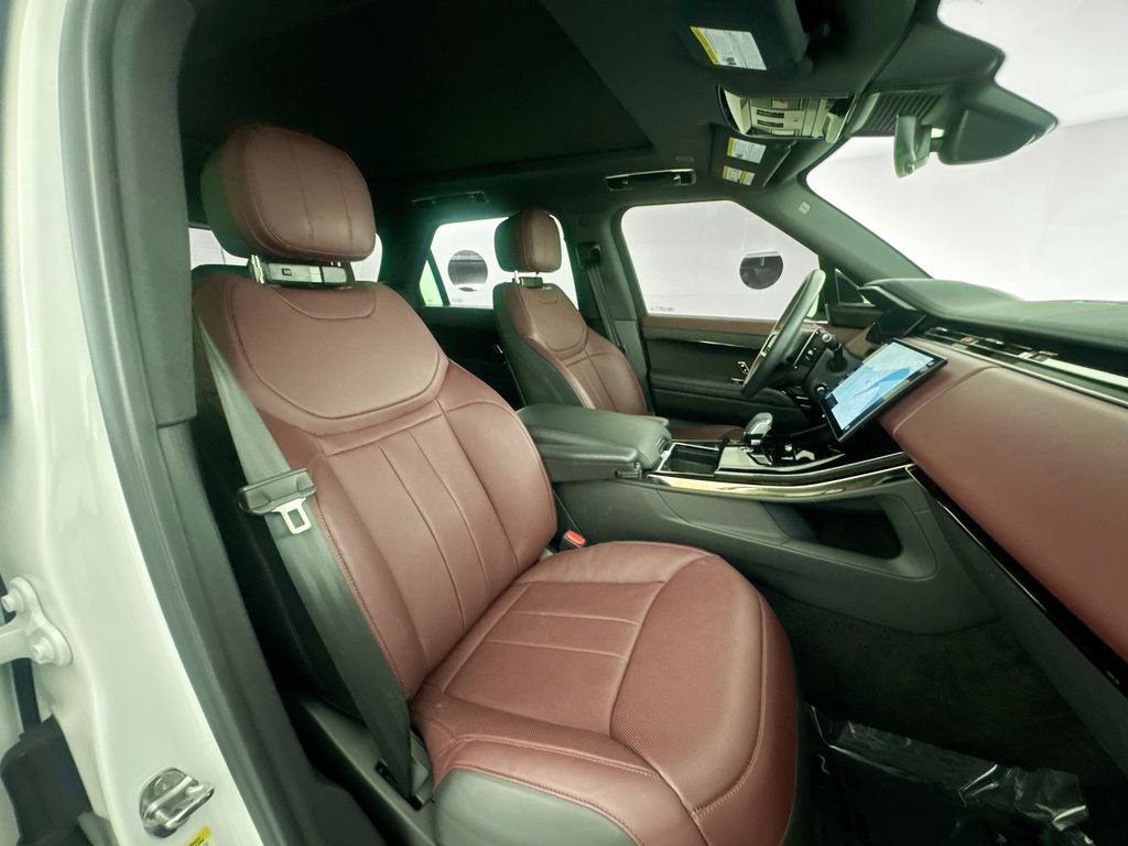 Certified Used 2025 White Land Rover Dynamic SE image 29
