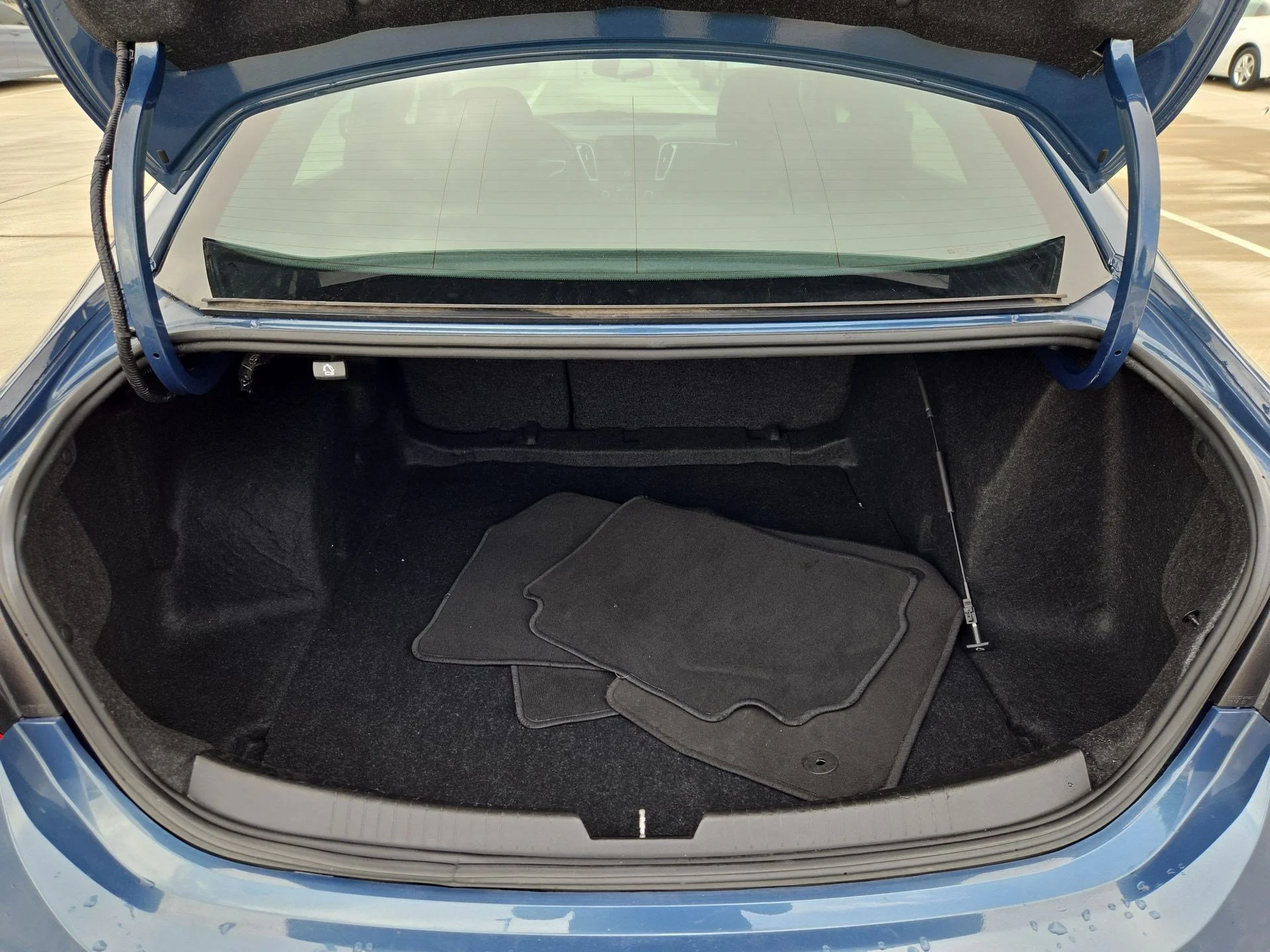 Used 2024 Lakeshore Blue Metallic Chevrolet LT image 28