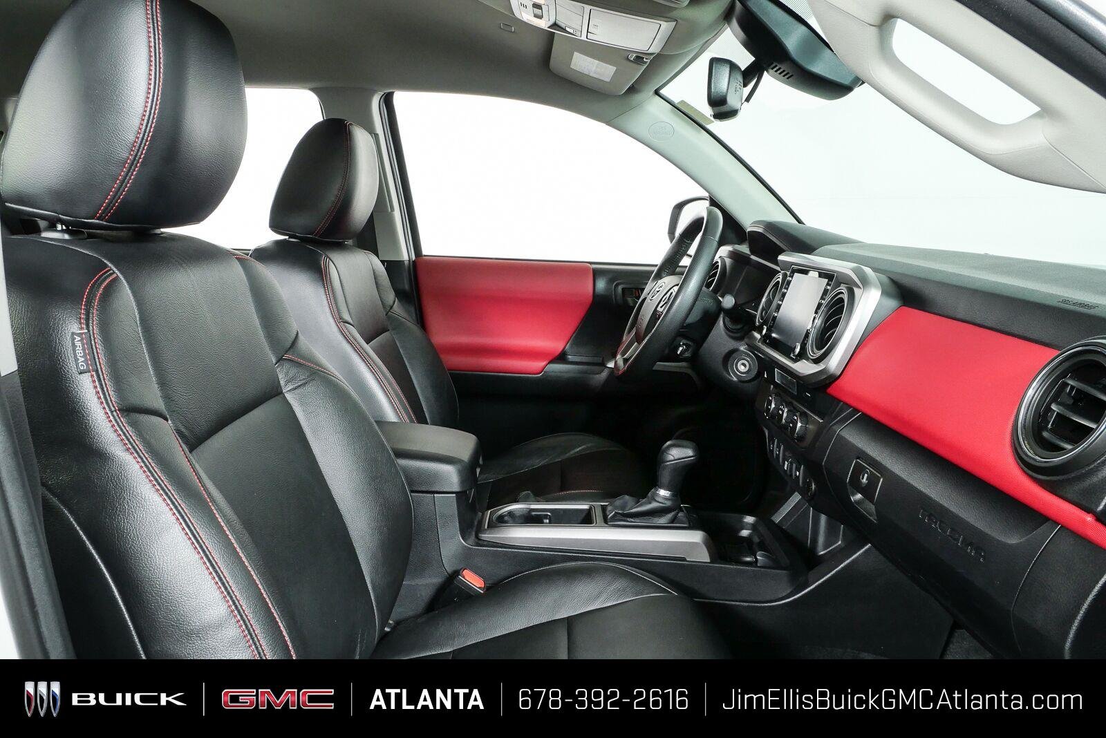 Used 2022 White Toyota SR5 V6 image 21