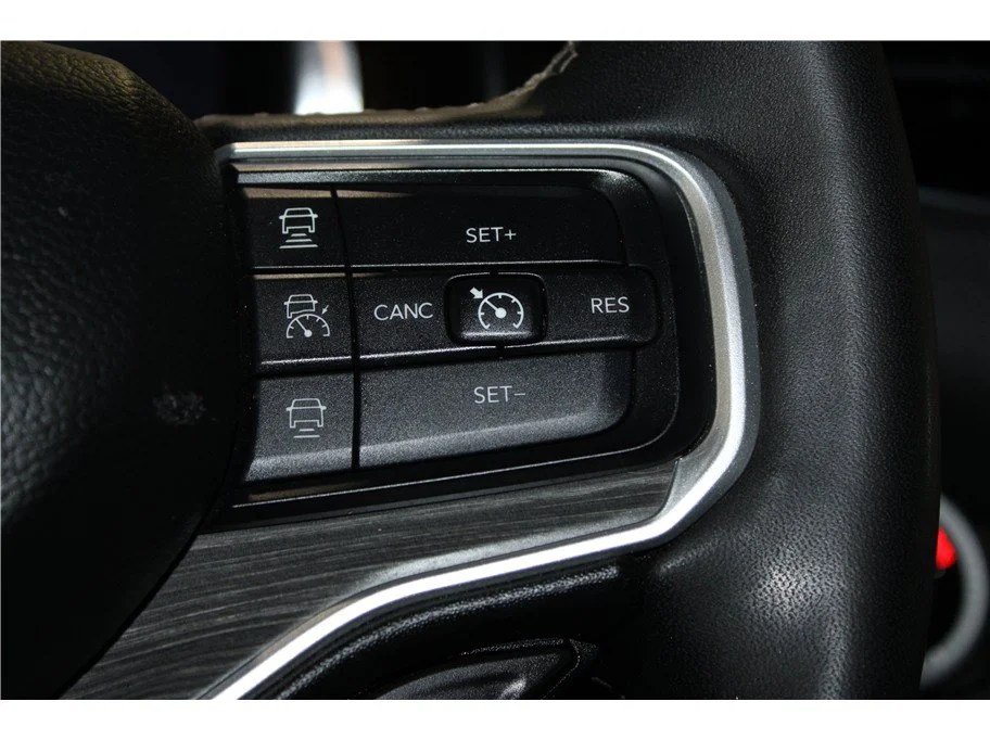 Used 2024 Baltic Gray Metallic Clearcoat Jeep Series II image 28