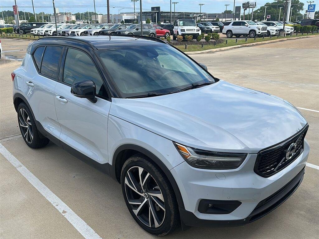 Used 2021 Glacier Silver Metallic Volvo R-Design image 2