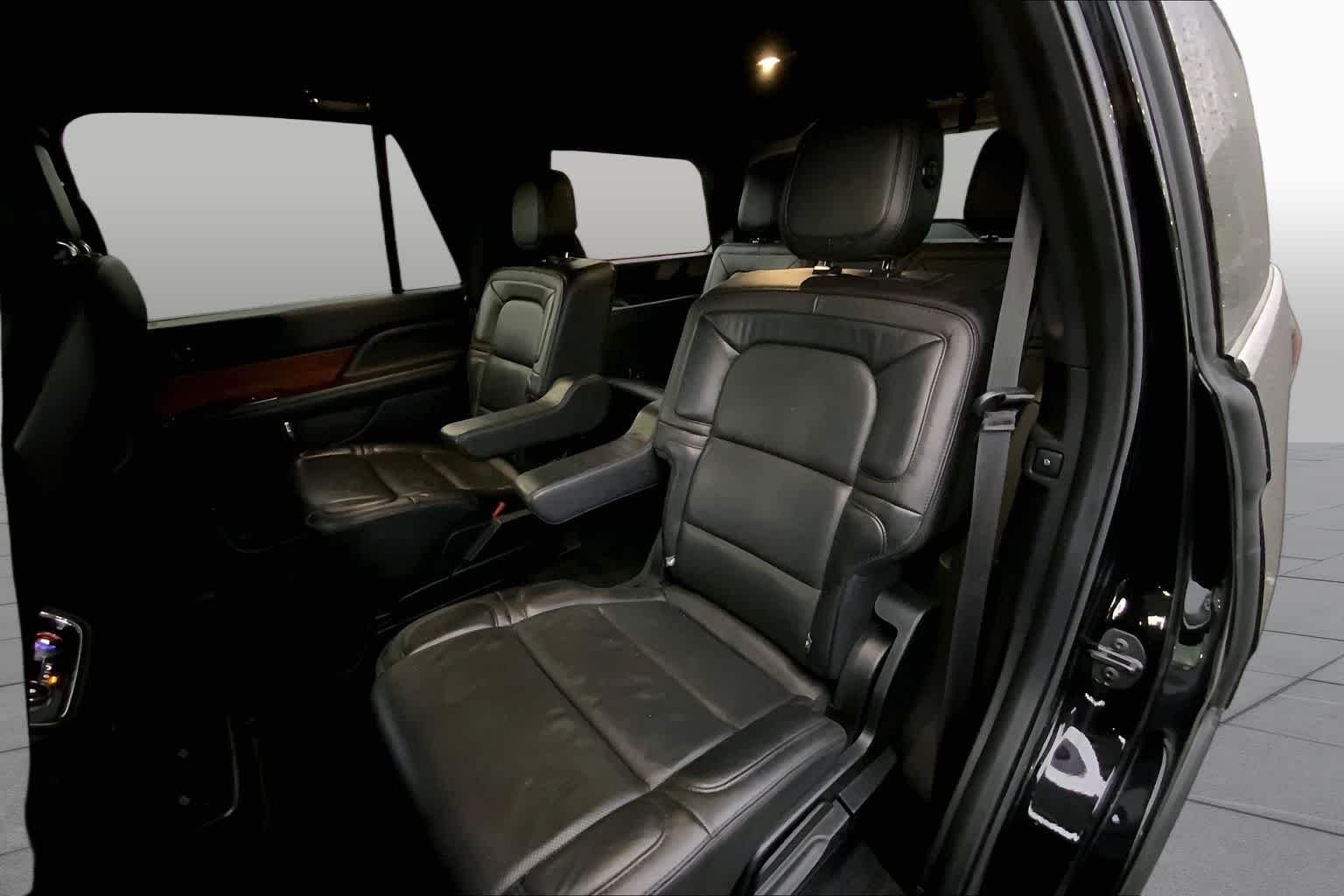 Used 2018 Black Velvet Lincoln Select image 20