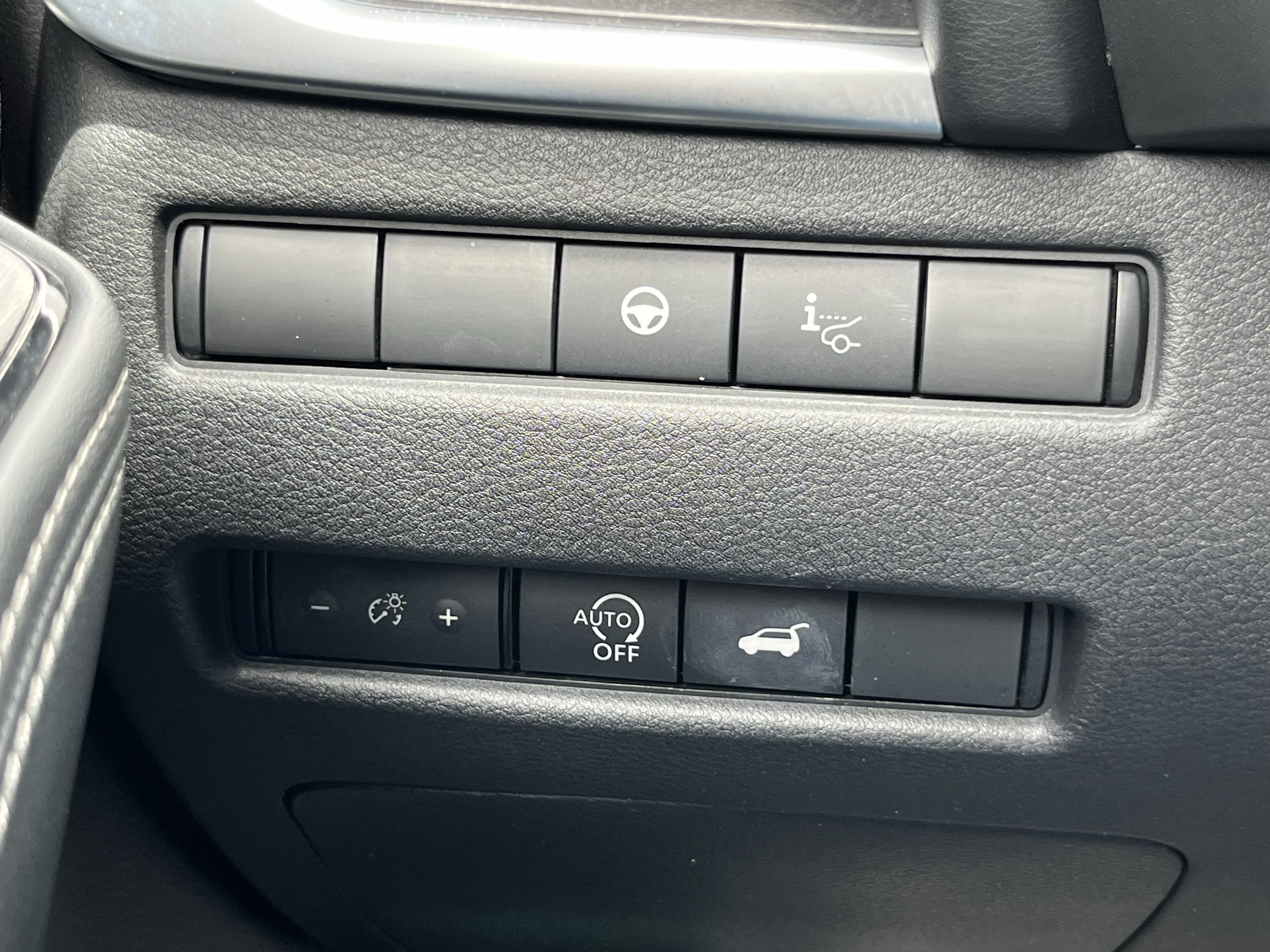 Used 2023 Champagne Silver Metallic Nissan Platinum image 42