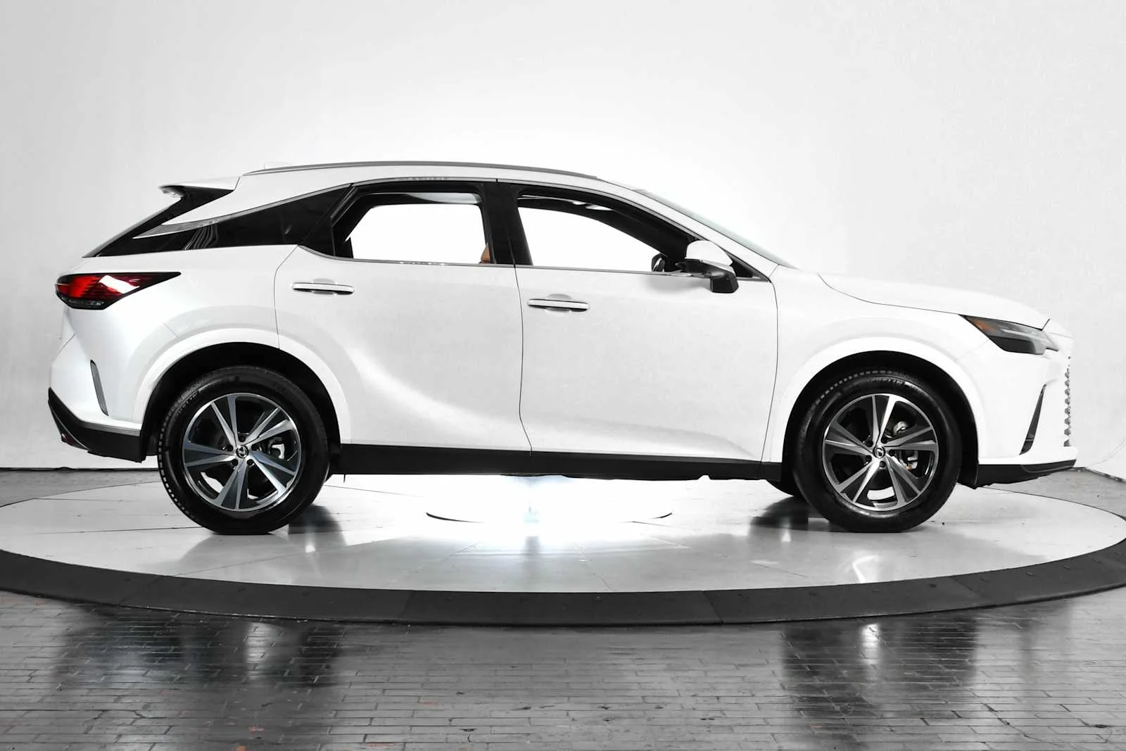 Used 2025 Eminent White Pearl Lexus Premium image 8