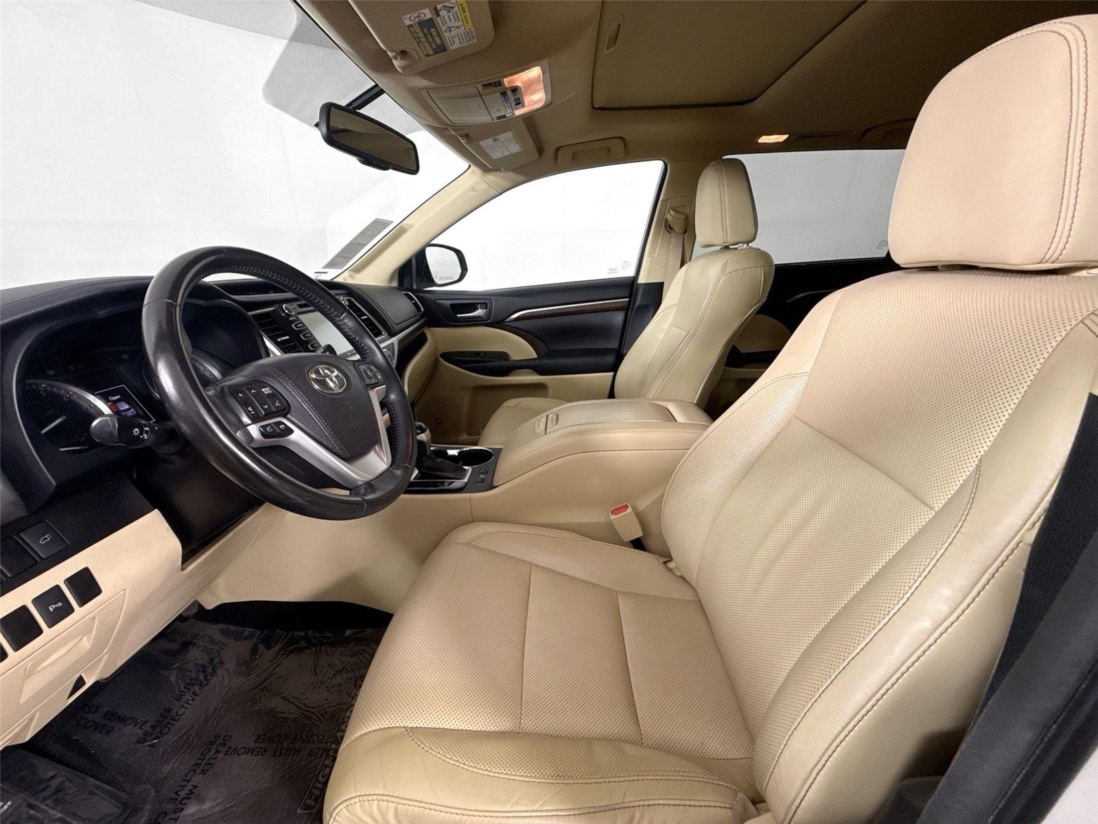 Used 2016 Blizzard Pearl Toyota Limited image 3