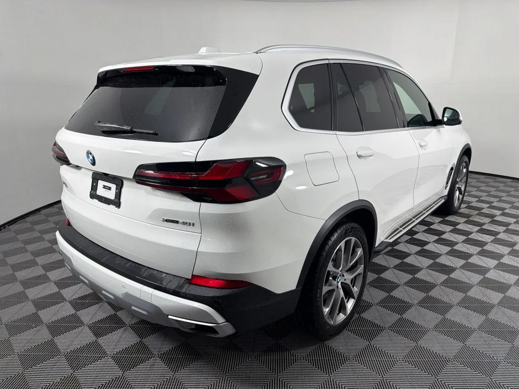 Certified Used 2026 Alpine White BMW xDrive40i image 5