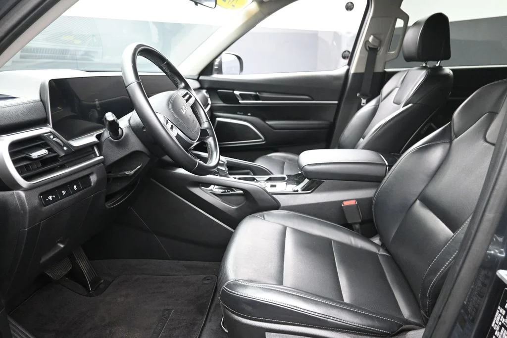 Certified Used 2023 Gray Kia LX image 17