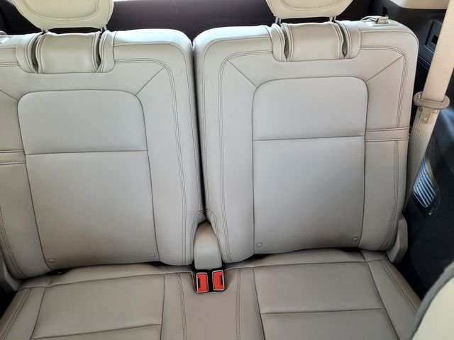 Used 2023 White Lincoln Reserve image 13