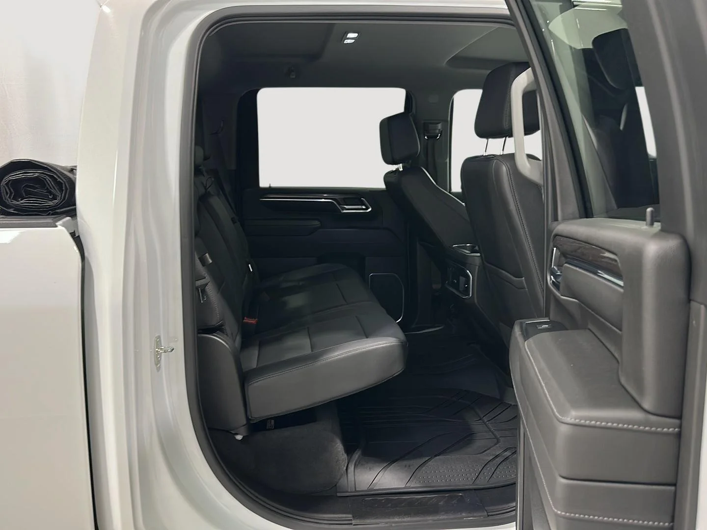 Used 2024 Summit White Chevrolet LTZ image 26