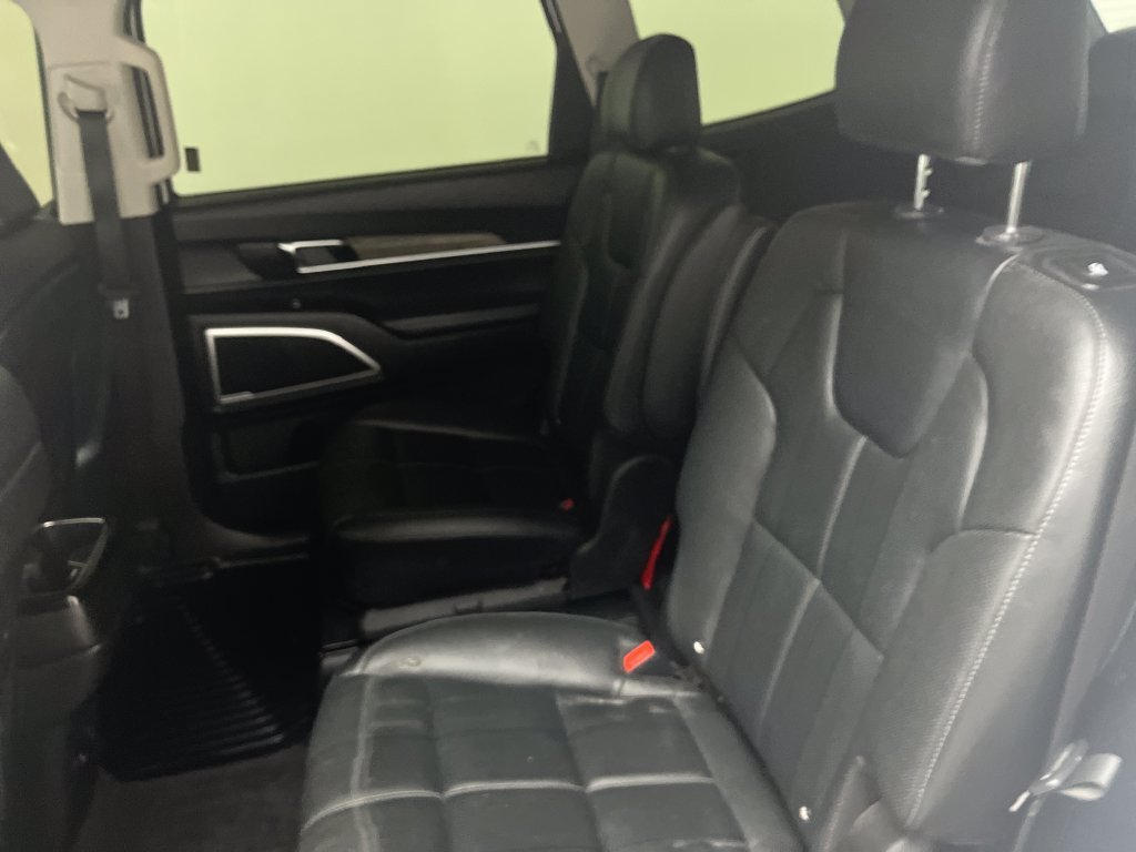 Used 2022 White Kia EX image 14