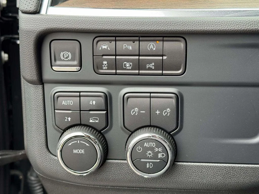 Used 2025 Black Chevrolet High Country image 18