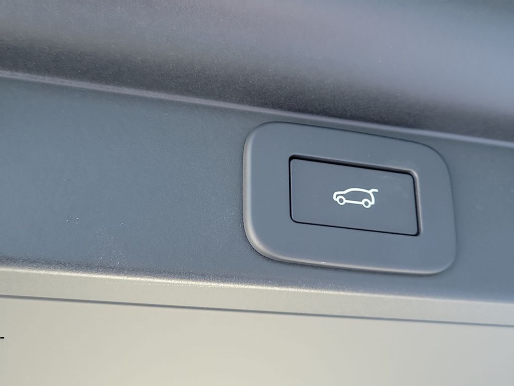 New 2026 Charente Grey LAND ROVER SE image 12