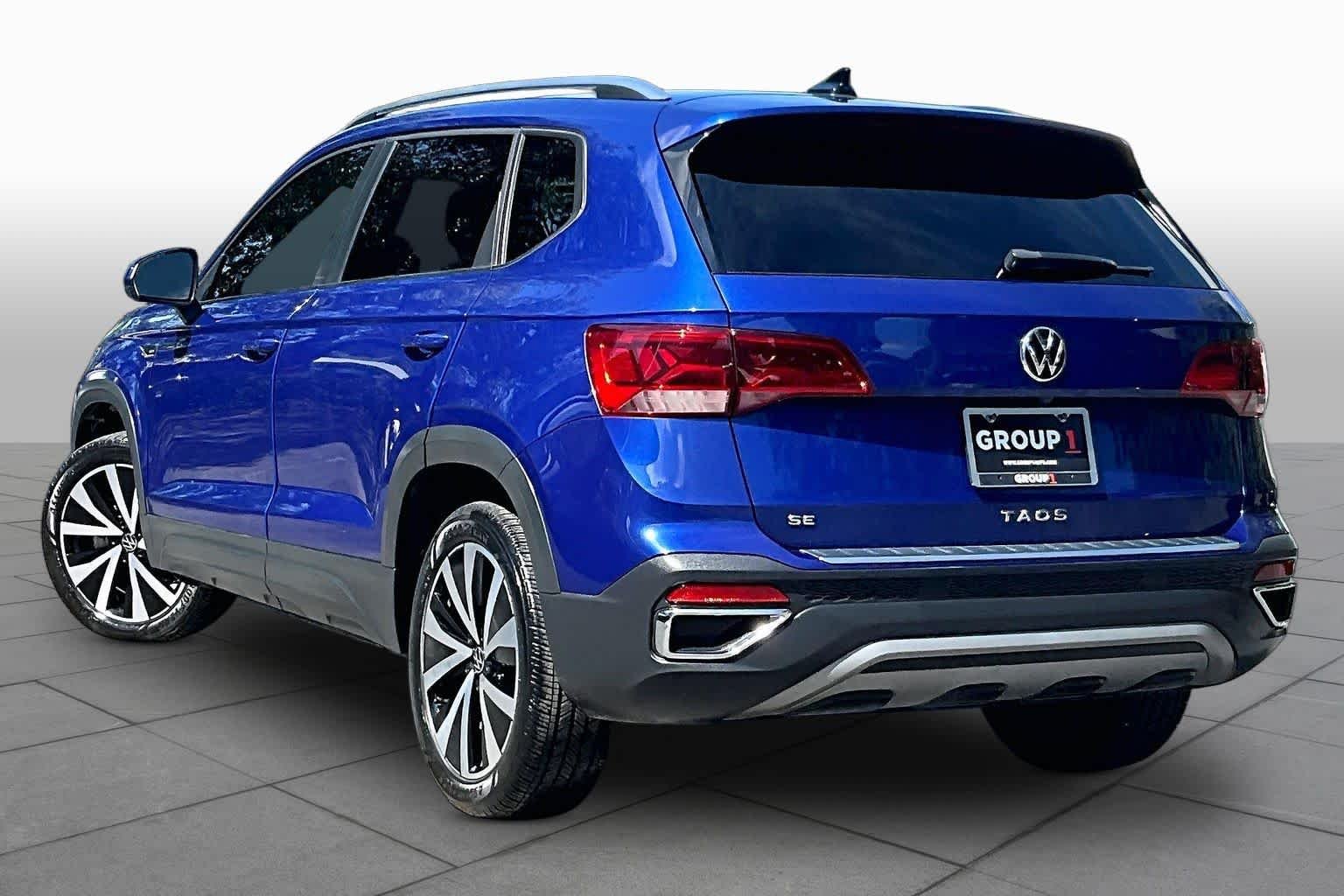 Certified Used 2023 Dusk Blue Metallic Volkswagen SE image 12