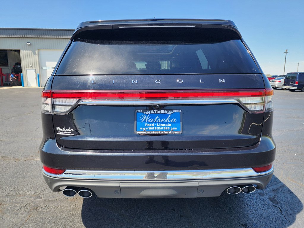 Used 2020 Infinite Black Metallic Lincoln Reserve image 6
