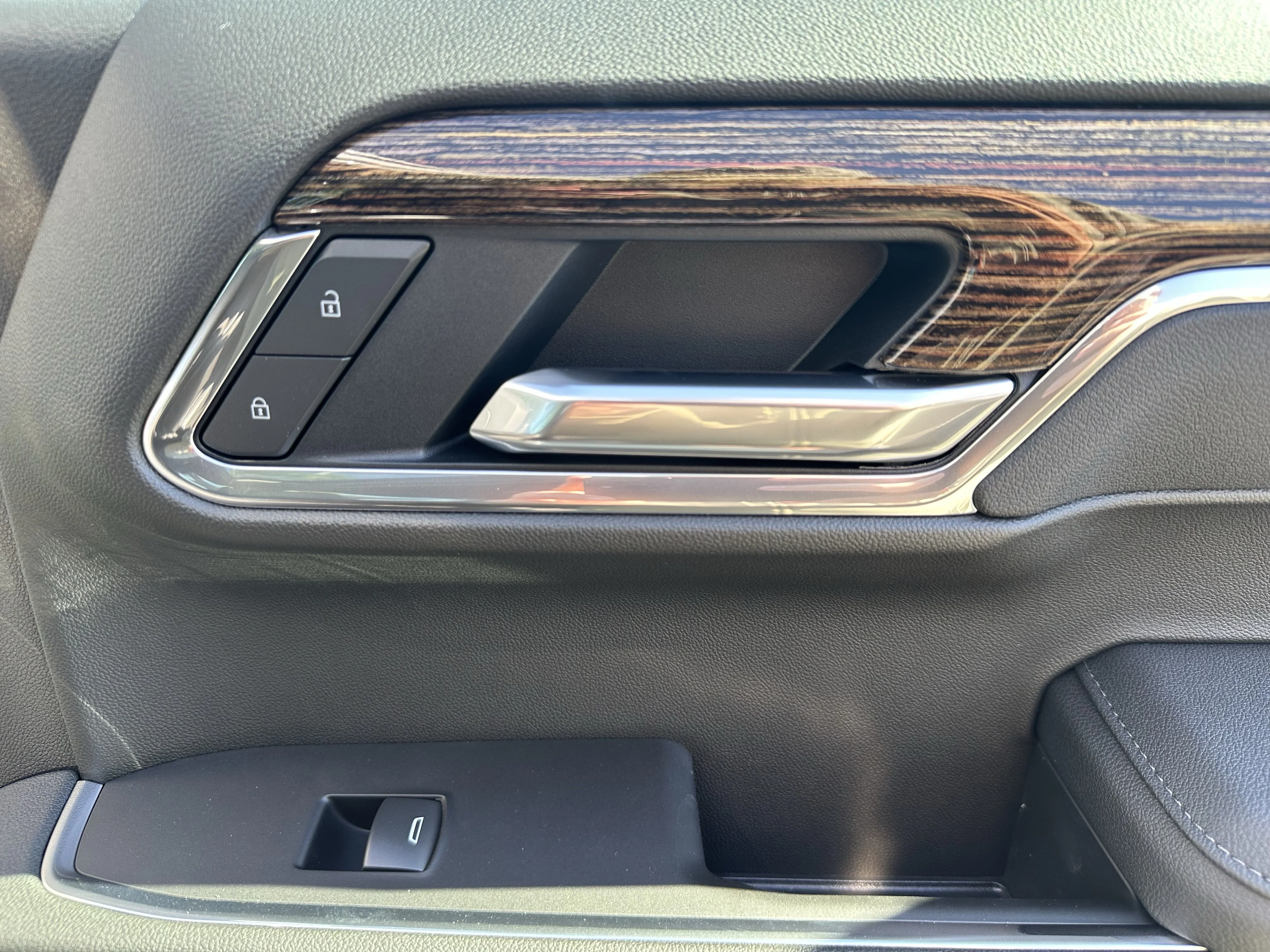New 2026 Summit White GMC Elevation image 21