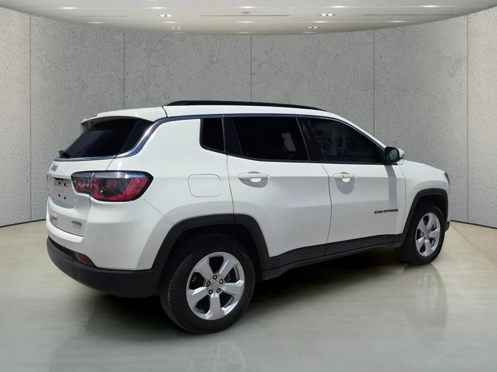 Used 2019 White Clearcoat Jeep Latitude image 3