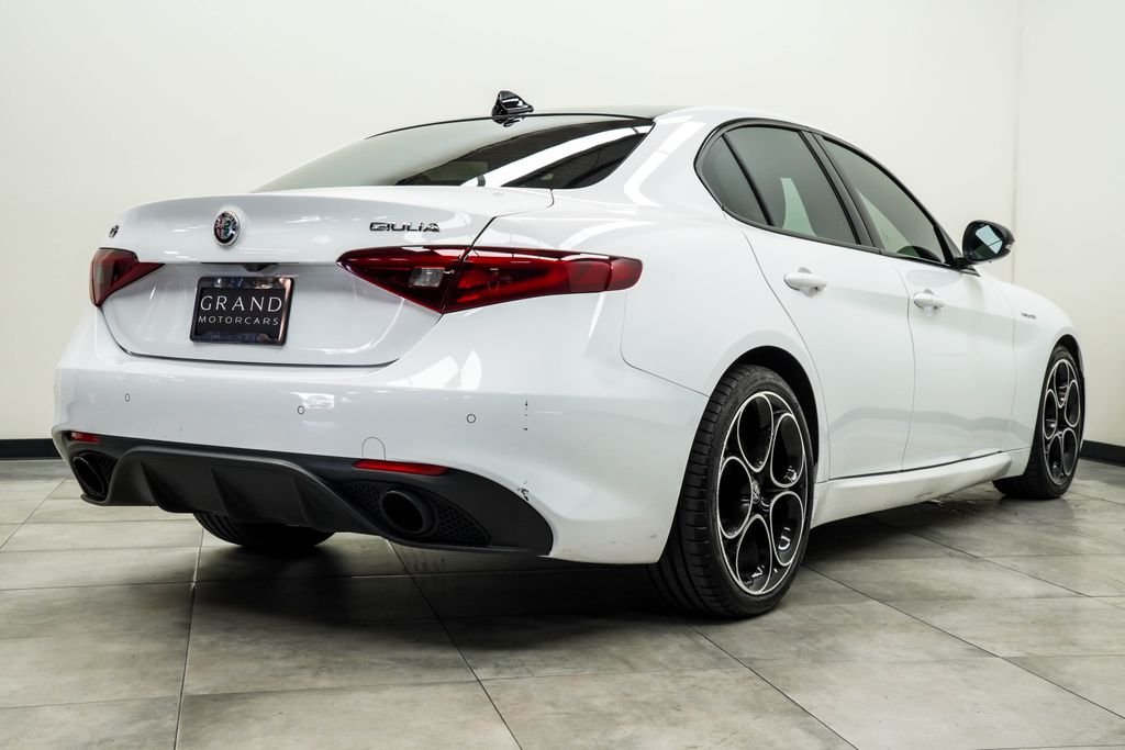 Used 2023 White Alfa Romeo Veloce image 13