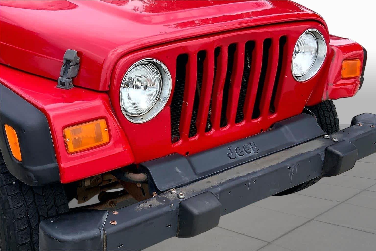 Used 2005 Flame Red Jeep X image 30