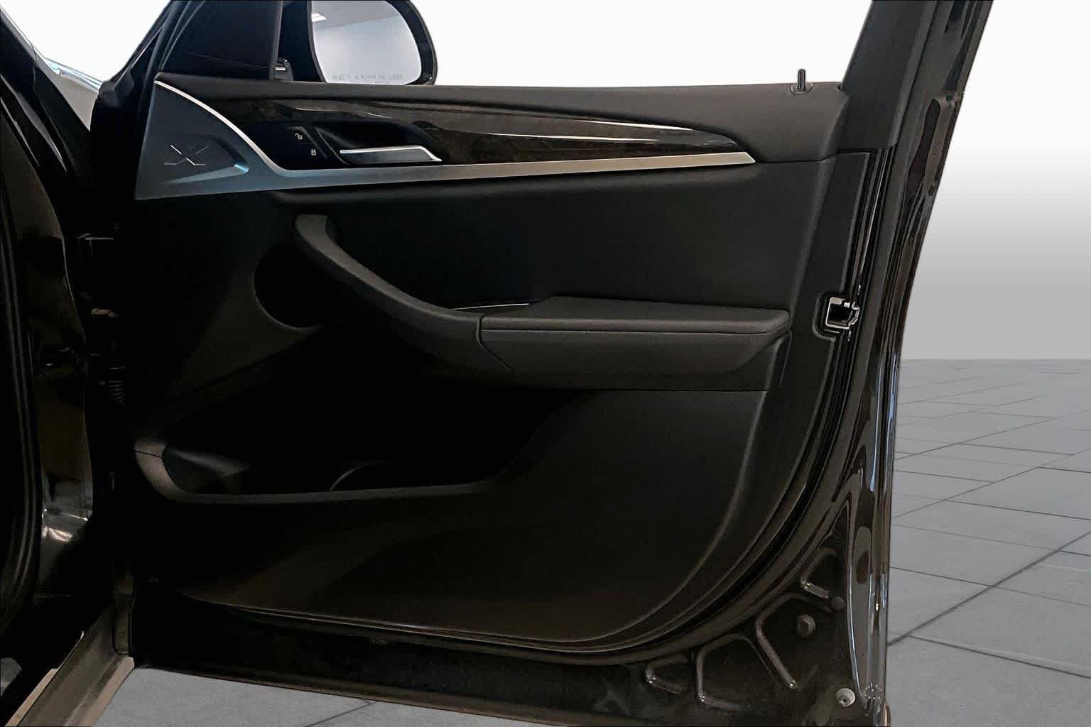 Used 2020 Black Sapphire Metallic BMW sDrive30i image 21