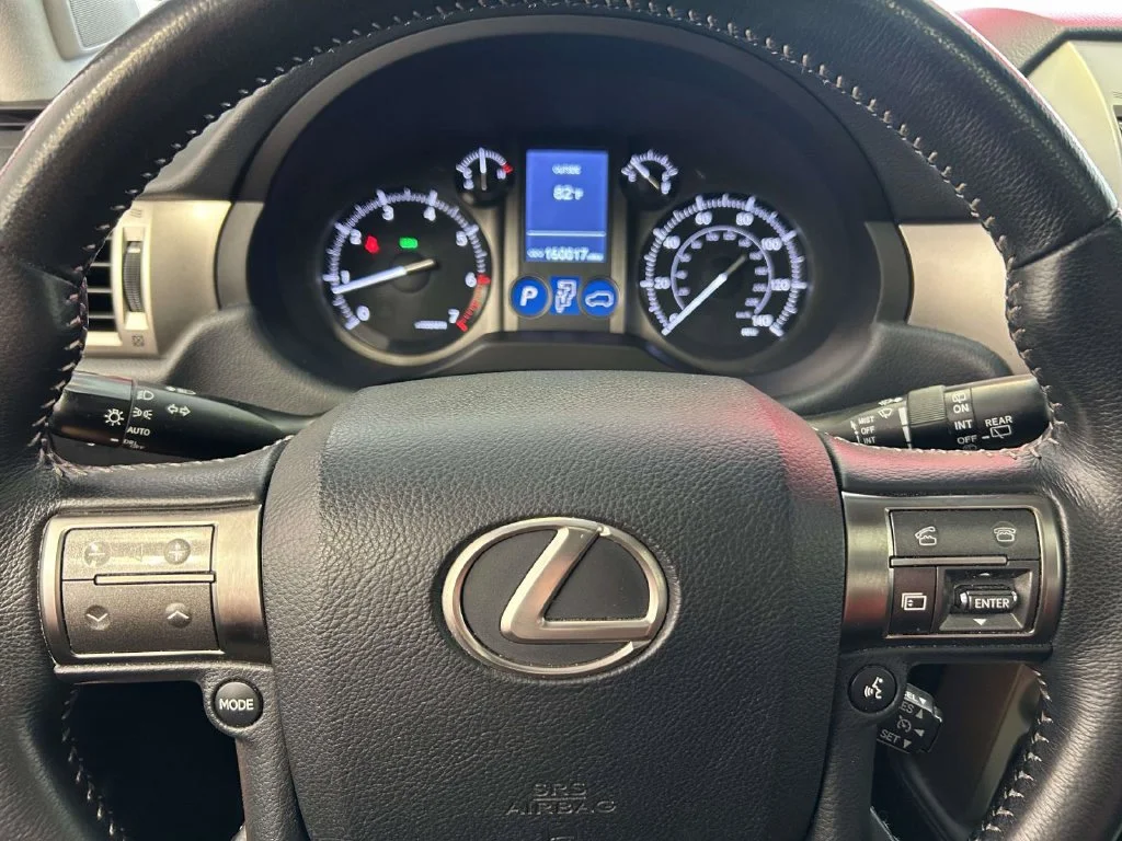 Used 2018 White Lexus 460 image 26