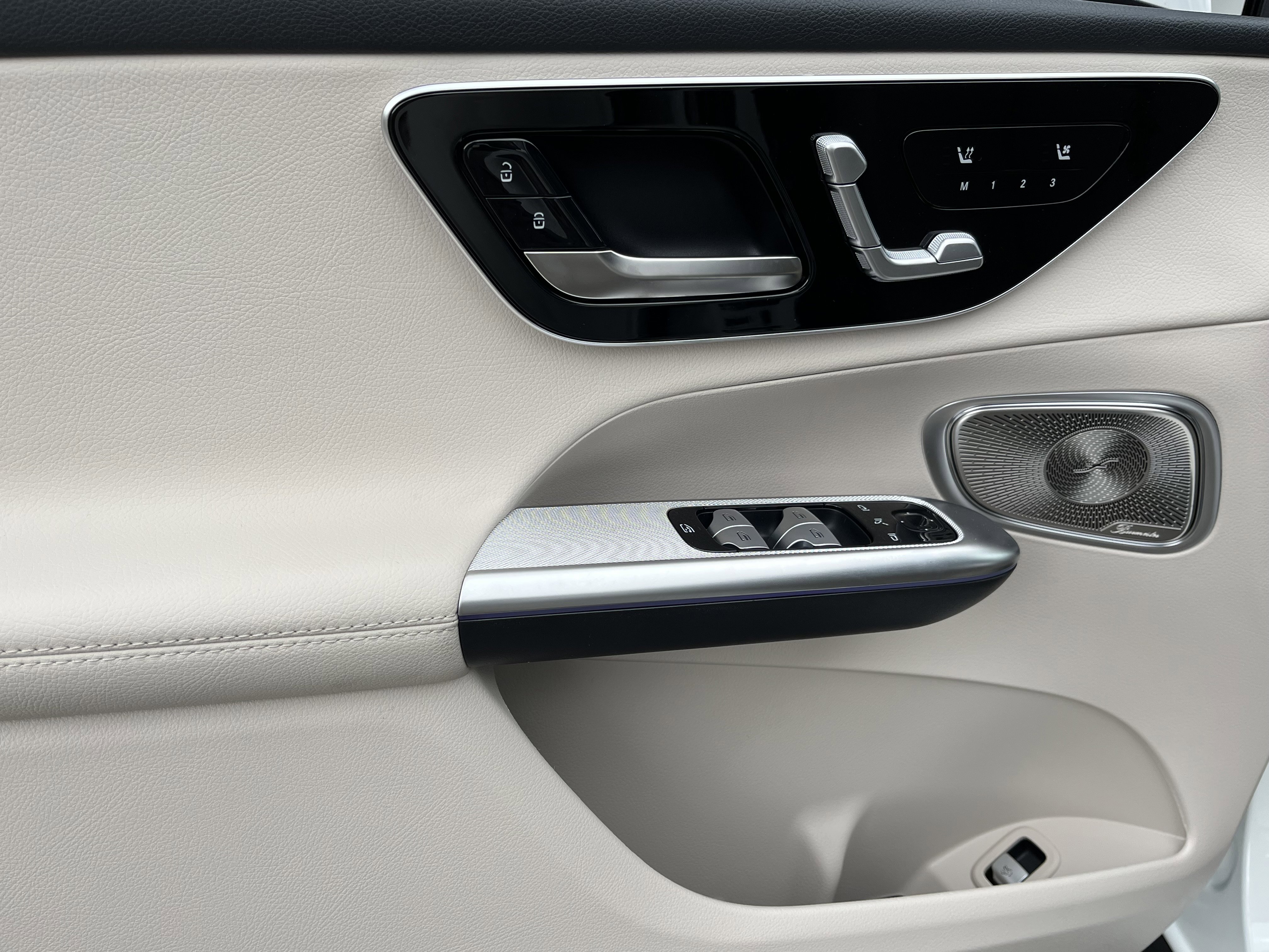 New 2026 POLAR WHITE Mercedes-Benz GLC 300 image 13