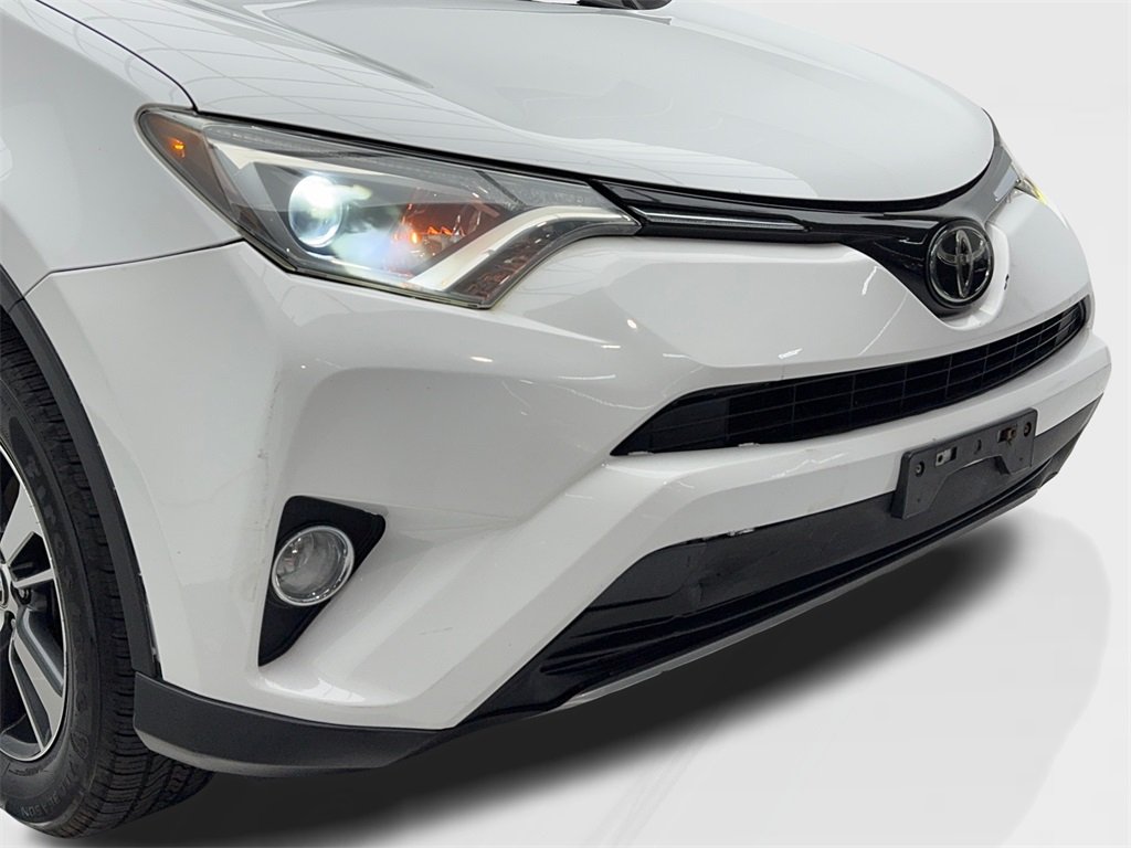 2018 Toyota RAV4 XLE photo 2