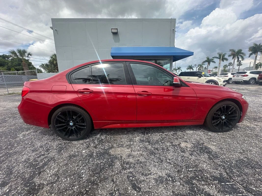 Used 2013 Red BMW xDrive image 7
