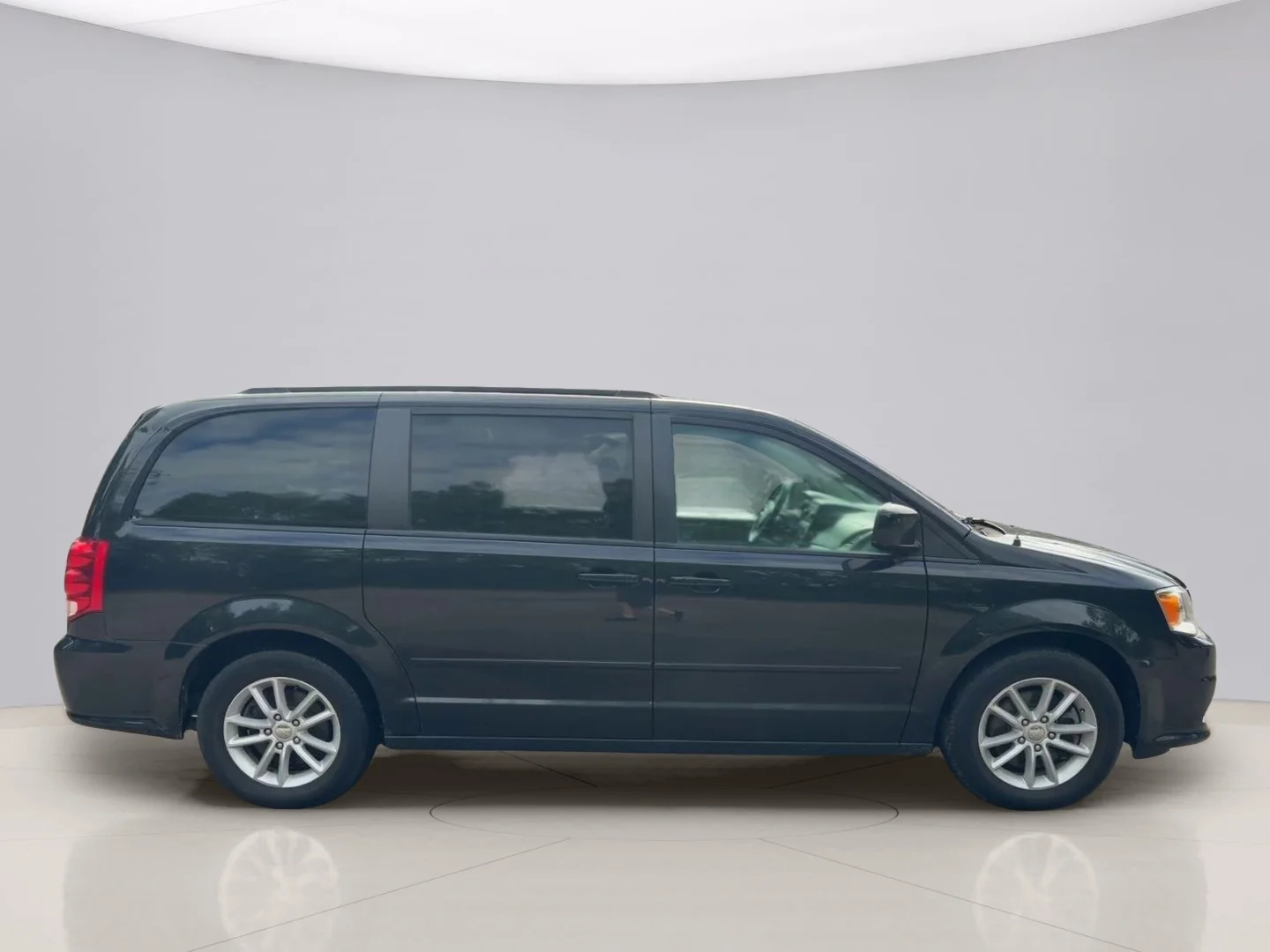 Used 2015 Black Dodge SXT image 6