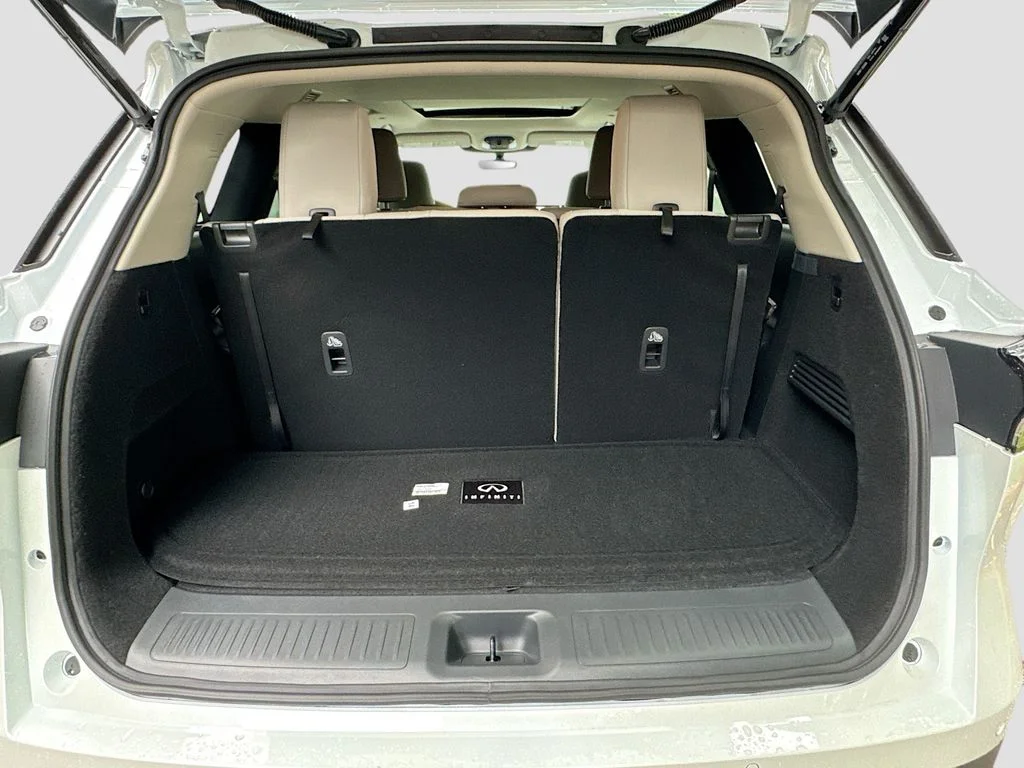 New 2027 RADIANT WHITE INFINITI Luxe FWD image 28
