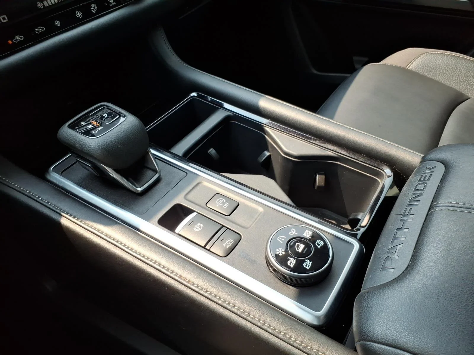 Used 2025 Super Black Nissan SL image 18