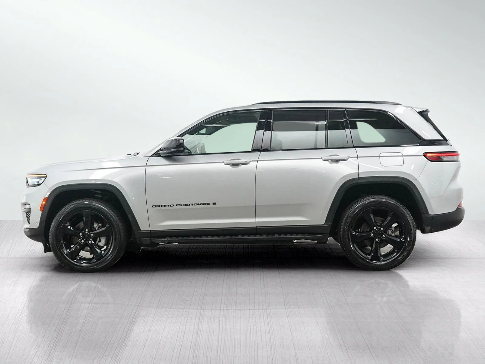 Used 2024 Jeep Grand Cherokee Limited with VIN 1C4RJHBG2RC148157 for sale in Hopkins, Minnesota