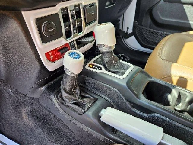 Used 2021 Bright White Clearcoat Jeep Unlimited Rubicon image 24