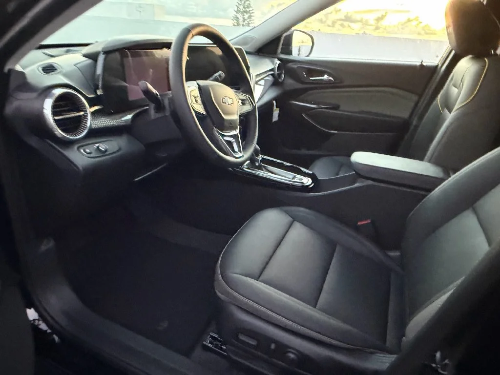 New 2026 Mosaic Black Metallic Chevrolet ACTIV image 9